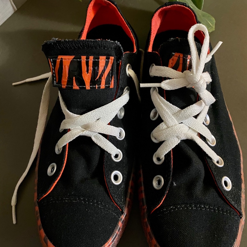 🔥Like NEW Converse🔥 - Picture 5 of 6